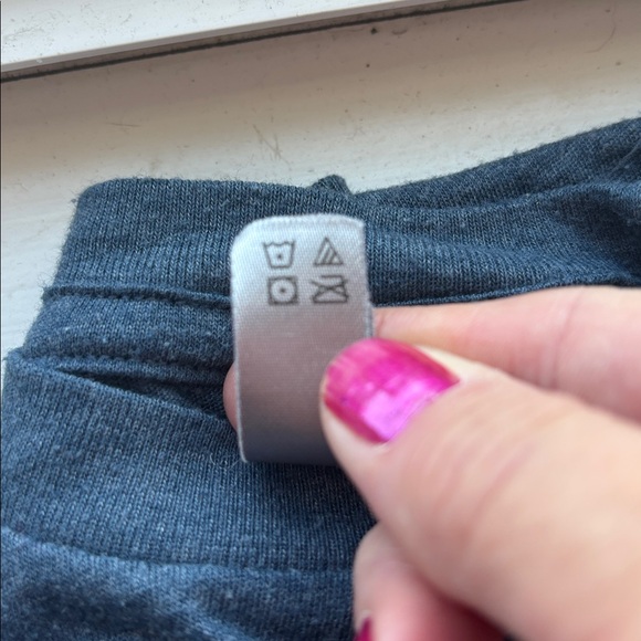 Unisex grey tshirt with “god, guns, jeeps & freedom “ on chest size s - Picture 5 of 5